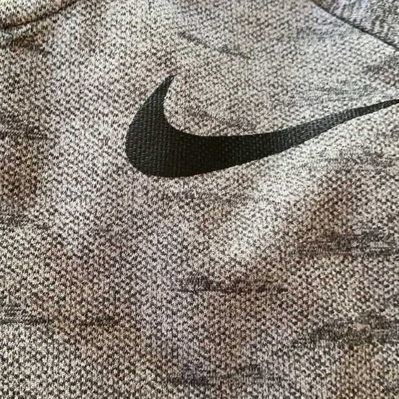 Nike dri-fit  jacket - Picture 4 of 4